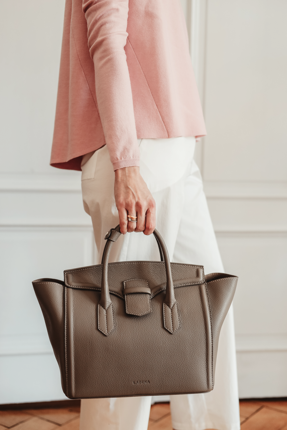 Model 24 | Taupe