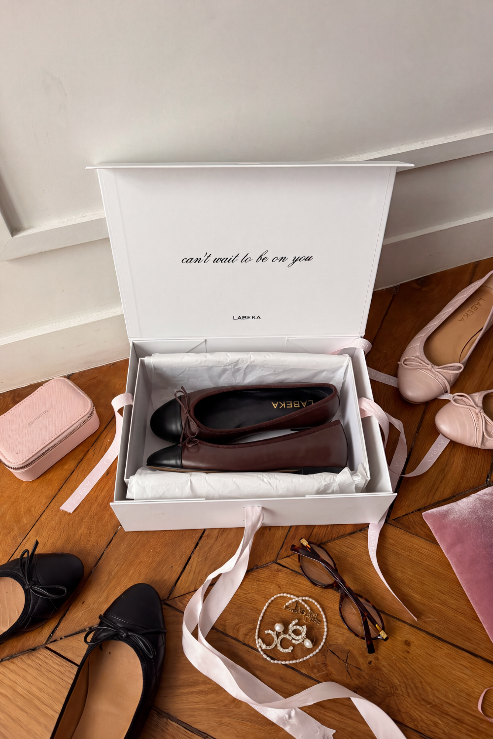 Ballerina Chocolat - dunkelbraunes Nappa Leder mit einer schwarzen Kappe